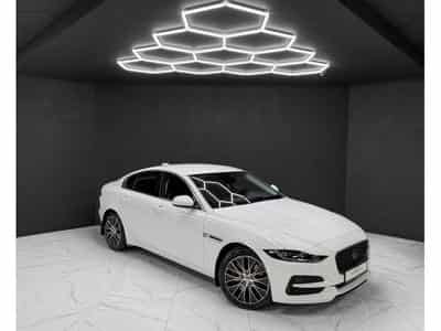 Jaguar XE P300 AWD HSE (2022) - Foto 7