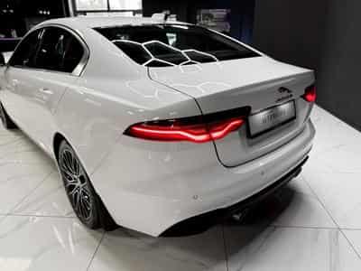 Jaguar XE P300 AWD HSE (2022) - Foto 9