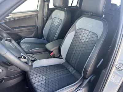 VW Tiguan R-Line 4Motion/Matrix/AHK/Black/DCC (2022) - Photo 9