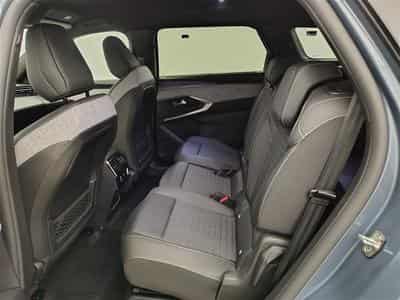 Peugeot 5008 1.2 HYBRID 145cv e-DSC6 GT 7pl. NAVI / FULL LED / CAMERA (2026) - Foto 13