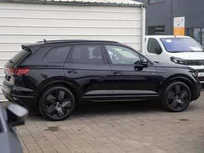 VW Touareg R-Line (2024) - Photo 3