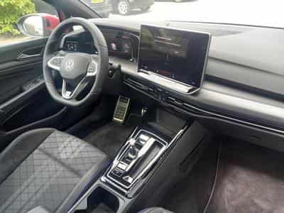 VW Golf R-Line 1.5 eTSI (2025) - Photo 12