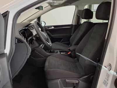 VW Touran Highline R-Line 1.5 TSI 7-Gang-DSG (2026) - Foto 9