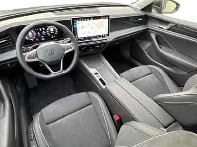 VW Passat Variant Business (2025) - Foto 12