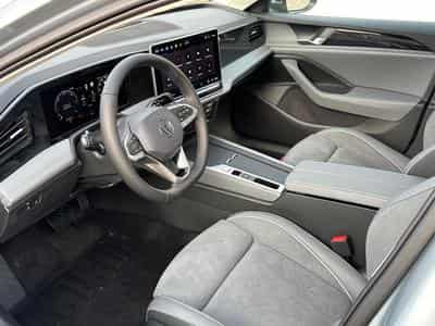 VW Passat Variant Business (2025) - Foto 11