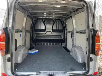 VW T7 BEV 100 kW RWD KR (2026) - Foto 8