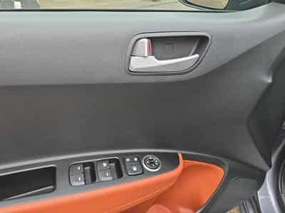 Hyundai i10 i 10 Sky 5D MANUAL5 4/5DOORS (2017) - Photo 11