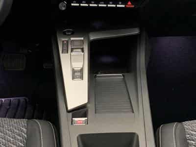 Peugeot 308 Hybrid 145 e-DCS6 Allure (2025) - Photo 15