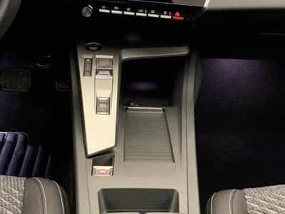 Peugeot 308 Hybrid 145 e-DCS6 Allure (2025) - Photo 15