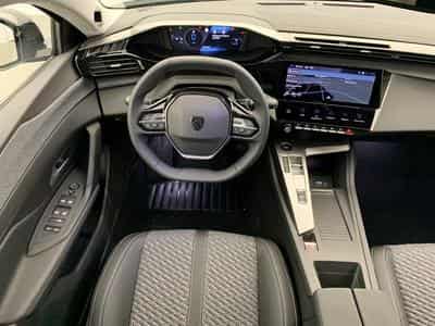 Peugeot 308 Hybrid 145 e-DCS6 Allure (2025) - Photo 13