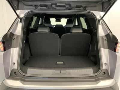 Peugeot 5008 Hybrid 145 e-DCS6 Allure (2026) - Foto 10
