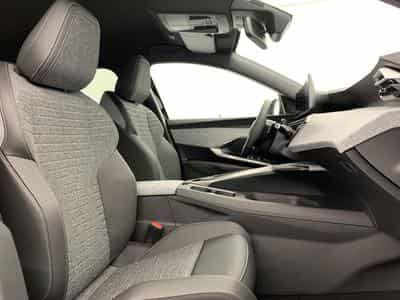 Peugeot 5008 Hybrid 145 e-DCS6 Allure (2026) - Foto 9