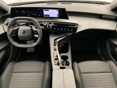 Peugeot 5008 Hybrid 145 e-DCS6 Allure (2026) - Foto 12