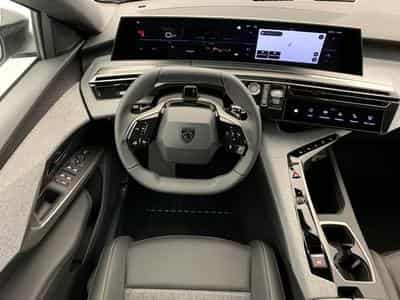 Peugeot 5008 Hybrid 145 e-DCS6 Allure (2026) - Foto 13