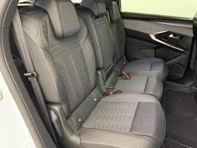 Peugeot 5008 Hybrid 145 e-DCS6 GT (2025) - Foto 9