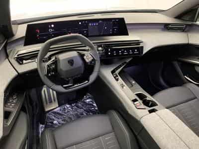 Peugeot 3008 Hybrid 145 e-DCS6 GT (2025) - Foto 15