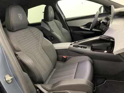 Peugeot 3008 Hybrid 145 e-DCS6 GT (2025) - Foto 9