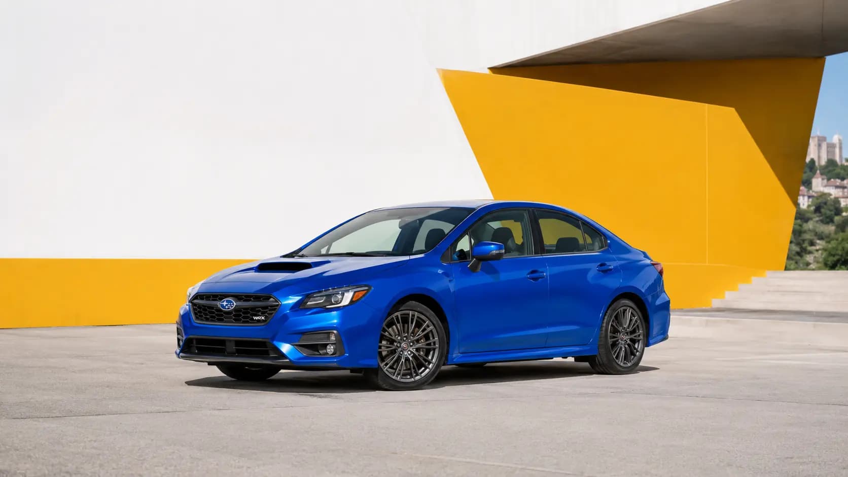 Véhicule Subaru sur une route au Luxembourg