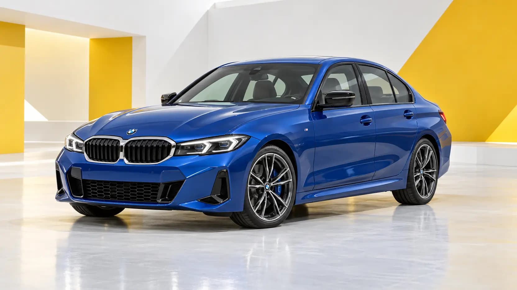 BMW 320 vu de trois quarts avant