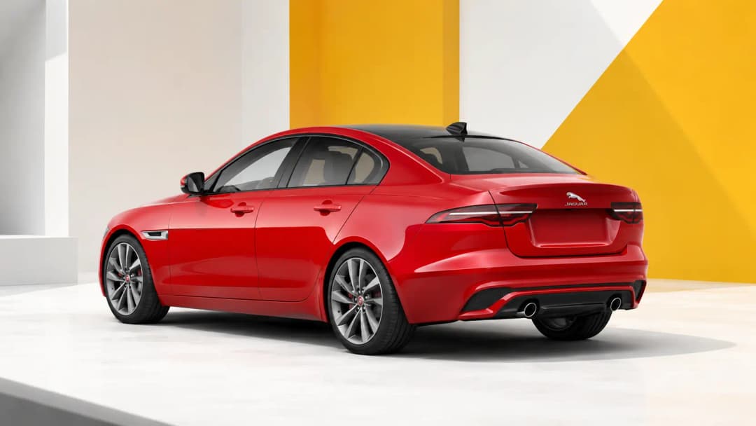 Jaguar XE num ambiente contemporâneo no Luxemburgo