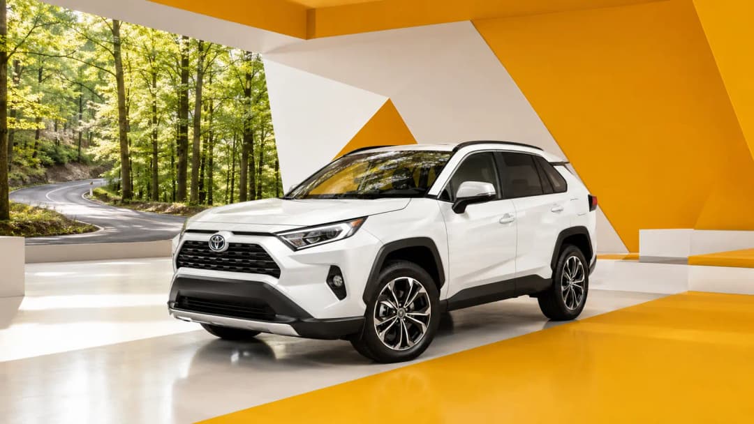 Toyota RAV4 devant une architecture moderne