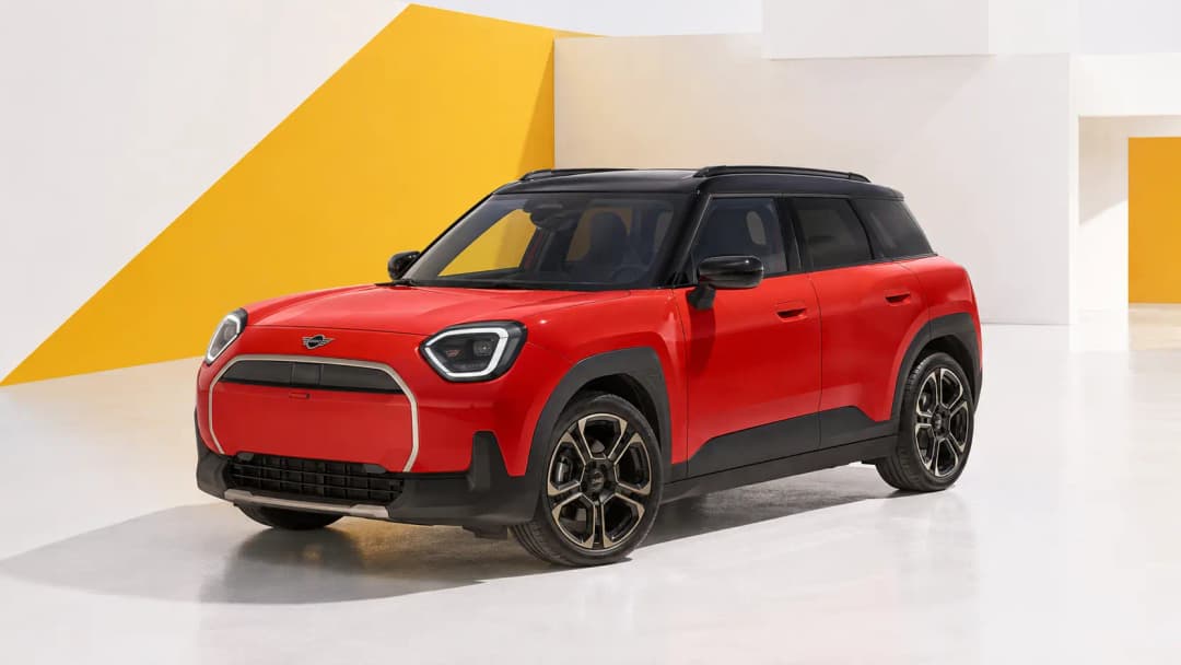 MINI Aceman in moderner Umgebung in Luxemburg