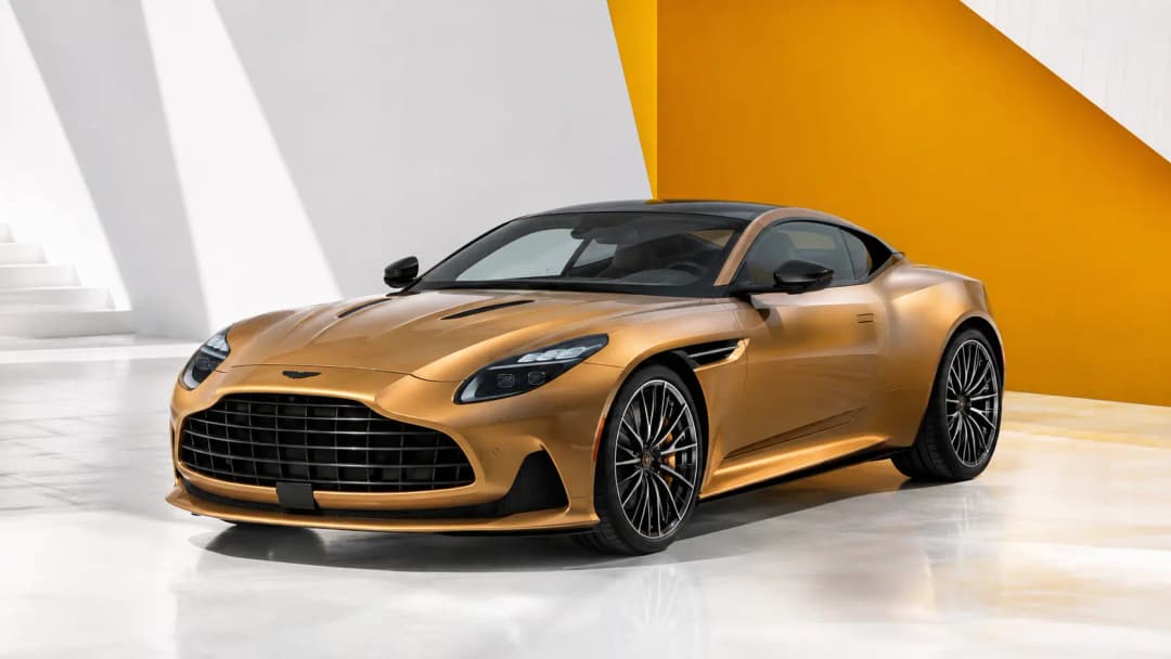 Aston Martin DB12 in vorderer Dreiviertelansicht