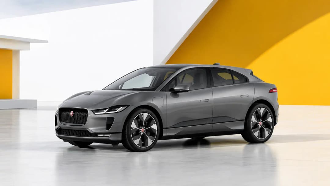 Jaguar I-PACE num ambiente contemporâneo no Luxemburgo
