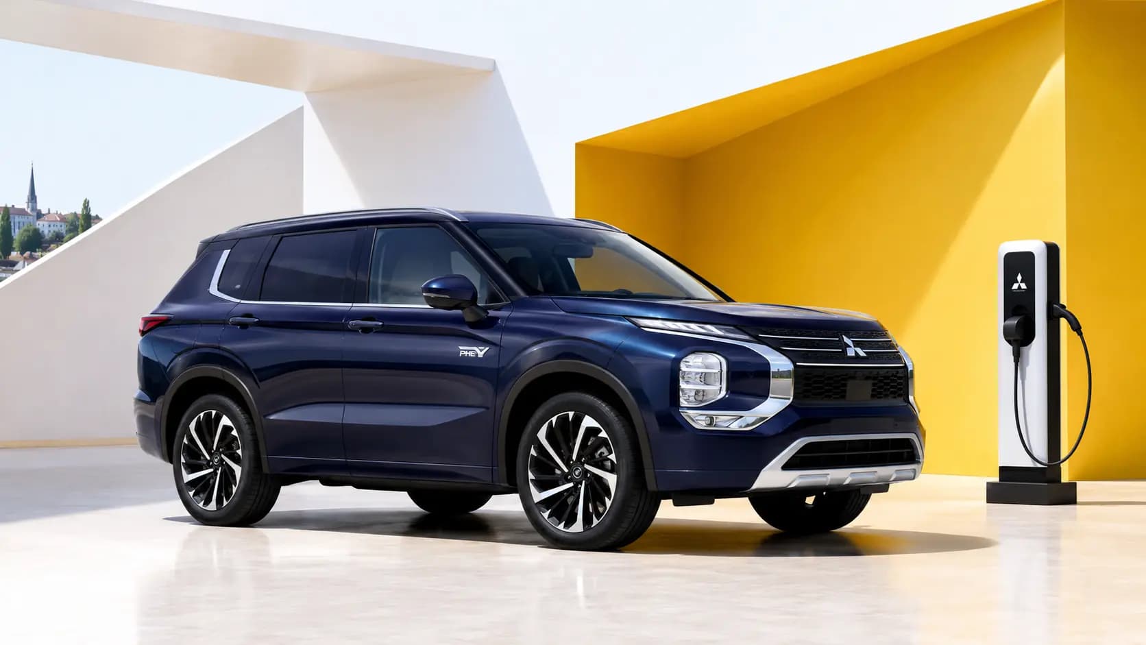 Modèle Mitsubishi électrifié près d’une borne de recharge