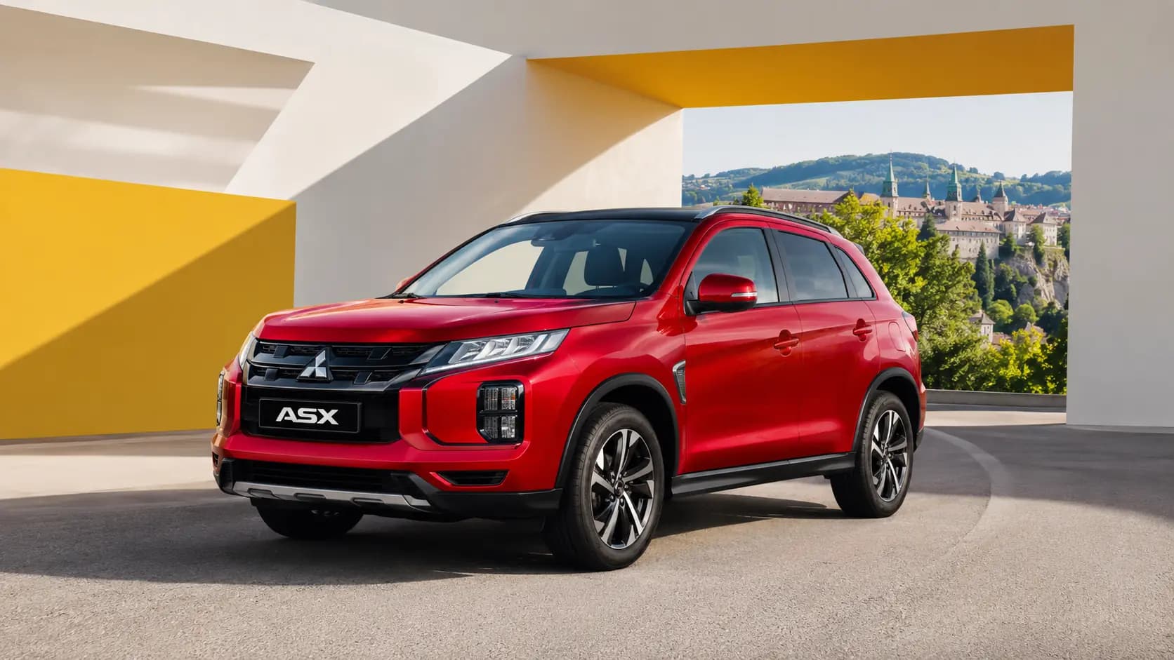 Mitsubishi ASX roulant sur une route pittoresque du Luxembourg