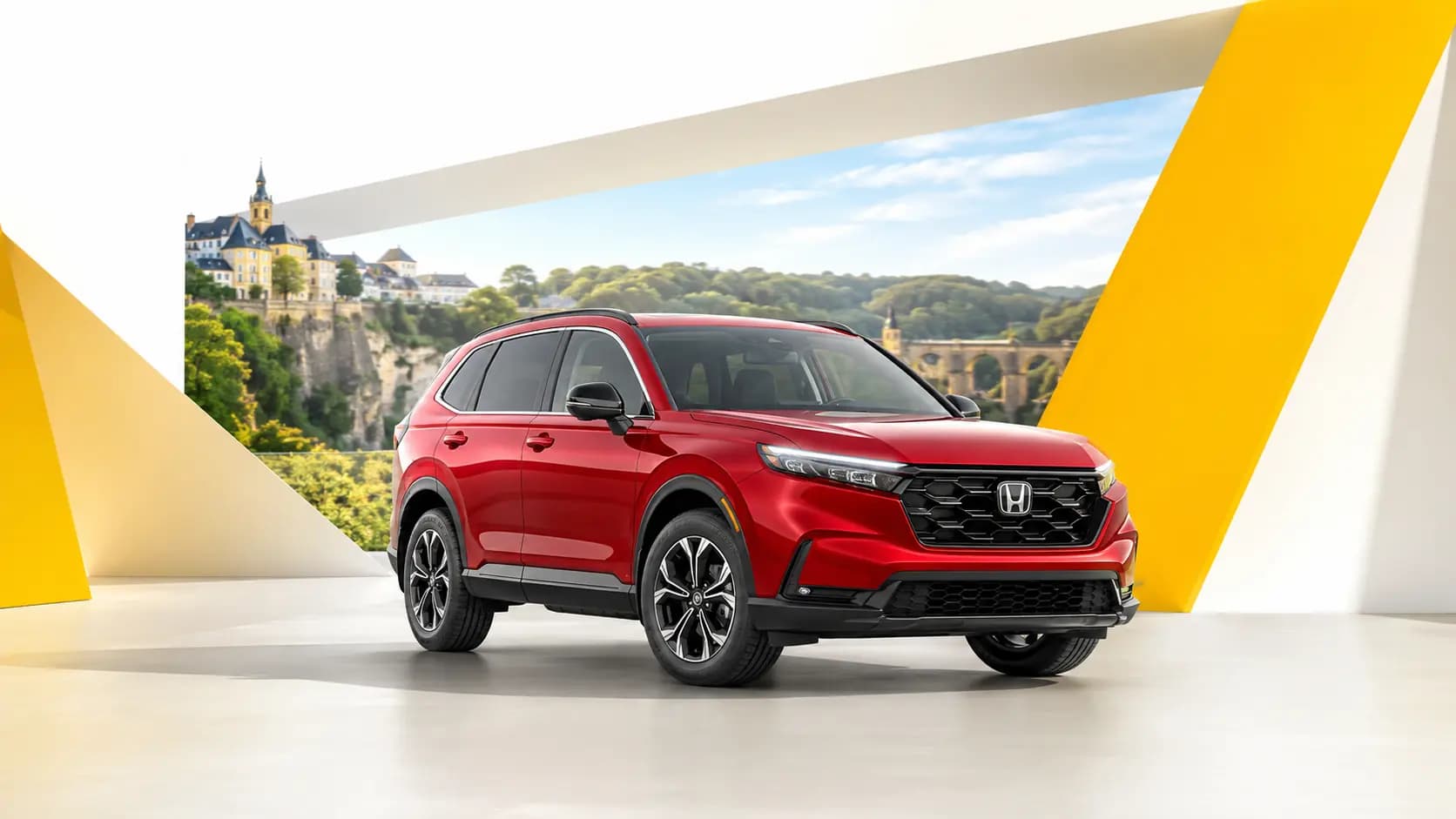 Honda Familienfahrzeug in der Landschaft Luxemburgs