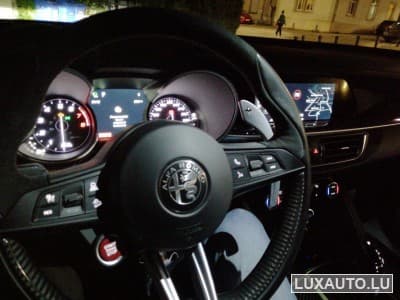 Alfa-Romeo Stelvio Quadrifoglio (2018) - Foto 5