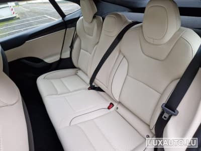 Tesla Model S Plaid (2023) - Photo 6