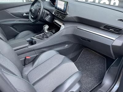 Peugeot 5008 1.5 BLUEHDI 130 ALLURE I-COCKPIT GPS 7PL (2021) - Foto 9