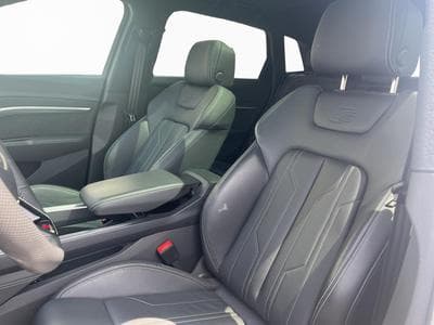 Audi Q8 S line 55 quattro (2024) - Photo 15