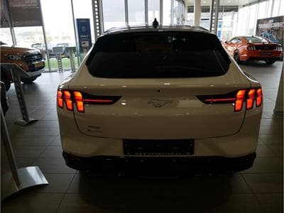 Ford Mustang Mach-E AWD 99kWh Extended Range 351cv/258kW - A1 GAR 0182031 (2023) - Foto 8