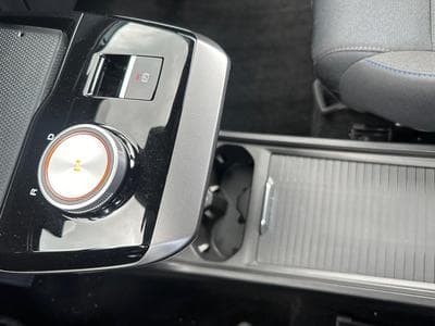 MG MG4 STANDARD (2023) - Photo 9