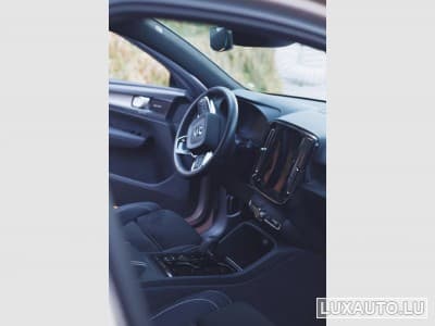 Volvo XC40 T2 Plus Dark (2023) - Foto 3