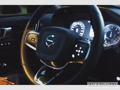 Volvo XC40 T2 Plus Dark (2023) - Foto 6