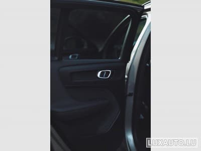 Volvo XC40 T2 Plus Dark (2023) - Foto 8