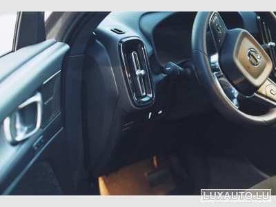 Volvo XC40 T2 Plus Dark (2023) - Foto 9