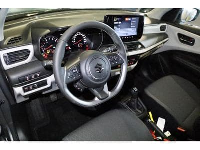 Suzuki Swift GL+ (2024) - Photo 2