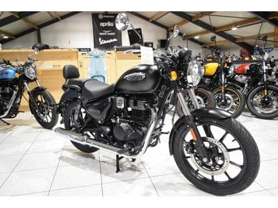 Royal Enfield Meteor STELLAR BLACK (2026) - Foto 6