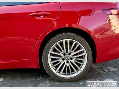 Alfa-Romeo Giulia Q4 Veloce 2.0 Turbo (2021) - Foto 8