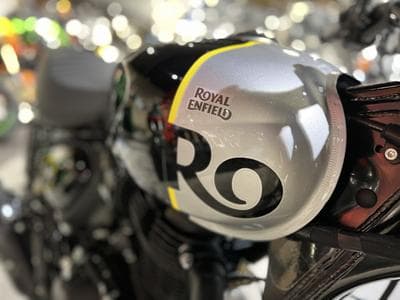 Royal Enfield Hunter 350 REBEL BLACK (2026) - Foto 6