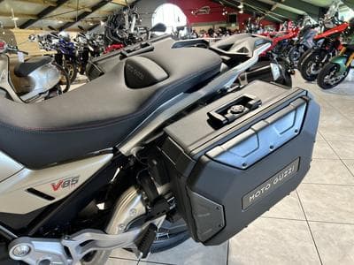 Moto Guzzi V85 TT TRAVEL (2026) - Photo 5