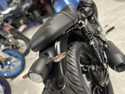 Moto Guzzi V7 STONE (2026) - Photo 5