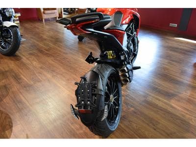 MV Agusta Turismo Veloce Rabaissée 60 mm (2022) - Photo 3