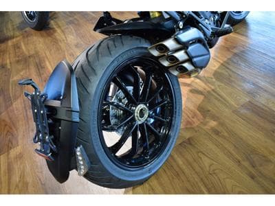 MV Agusta Turismo Veloce Rabaissée 60 mm (2022) - Photo 6