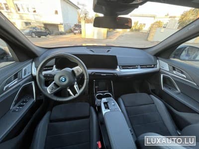 BMW iX1 Sport M (2024) - Photo 11